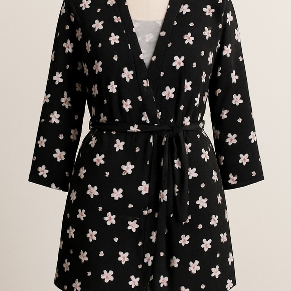Kathy Ireland Sleepwear Robe Black Floral Rayon Spandex Loungewear Size M - Picture 1 of 4